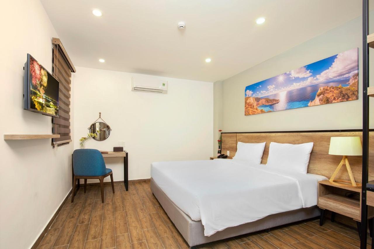 Golden Lotus Central Hotel Nha Trang Room photo